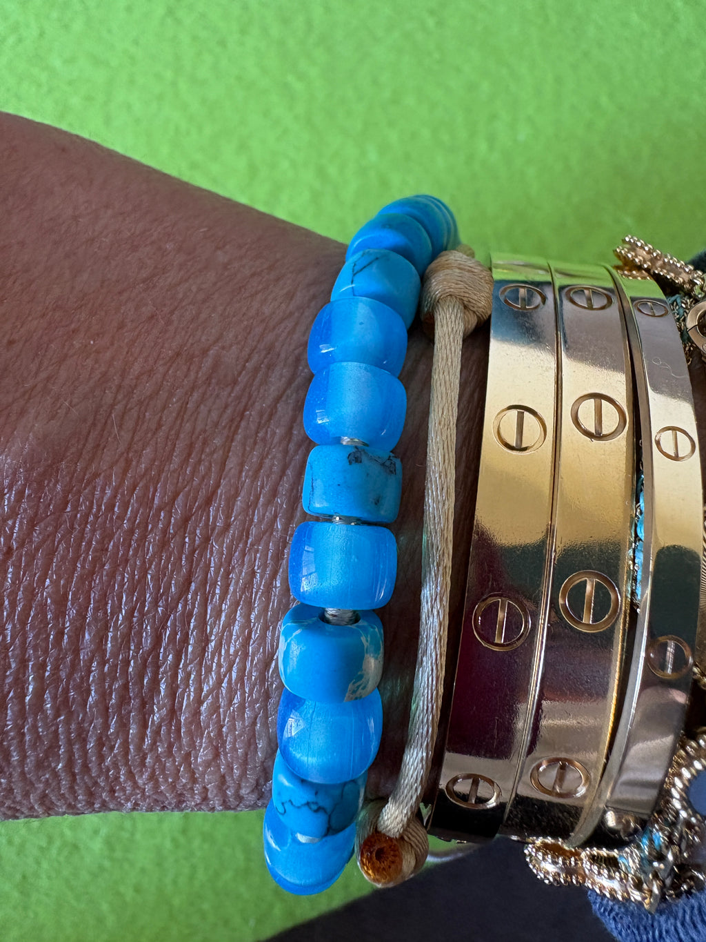 Bracciale con beads colorati
