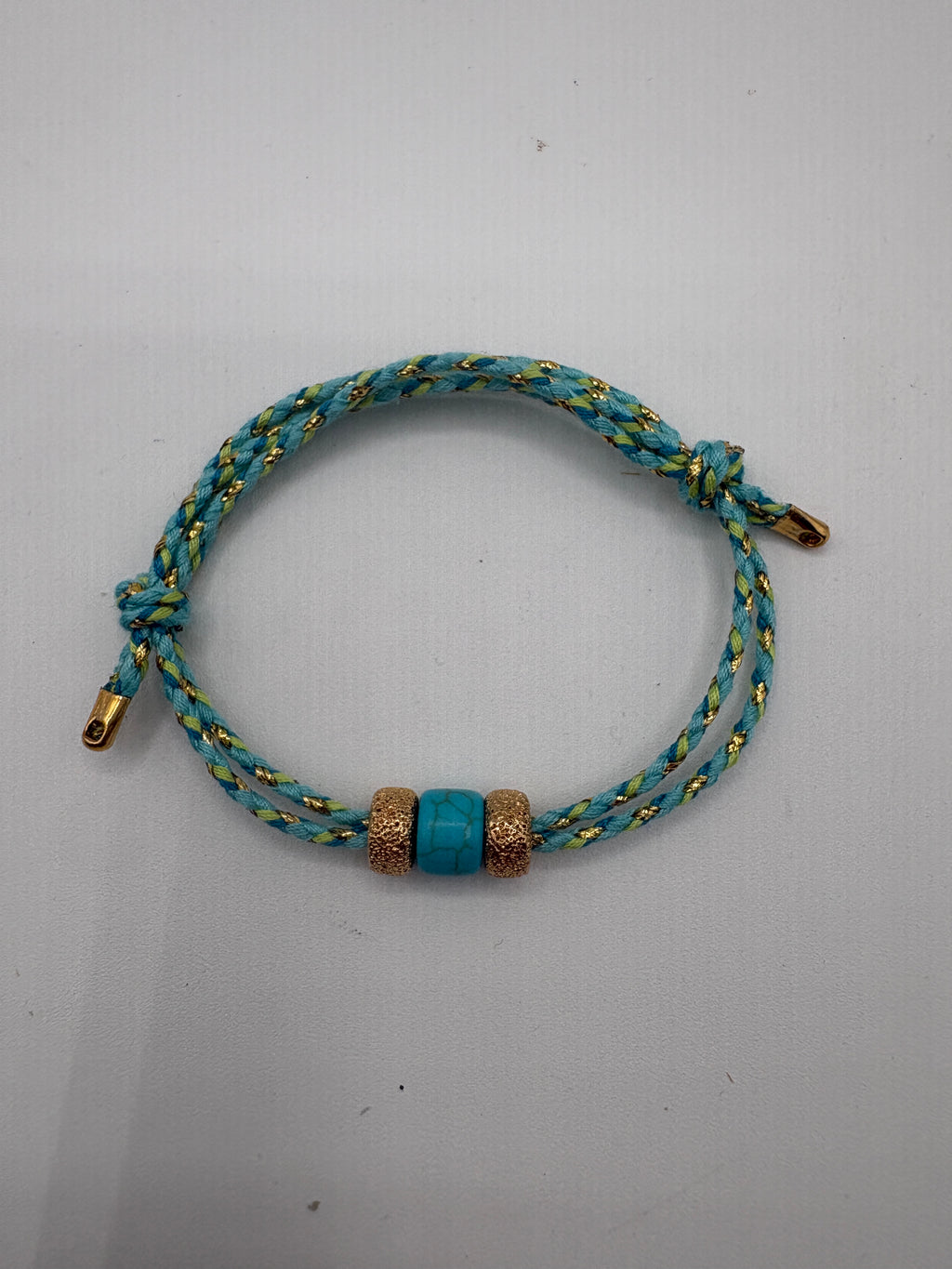 Bracciale con beads dorati e turchese