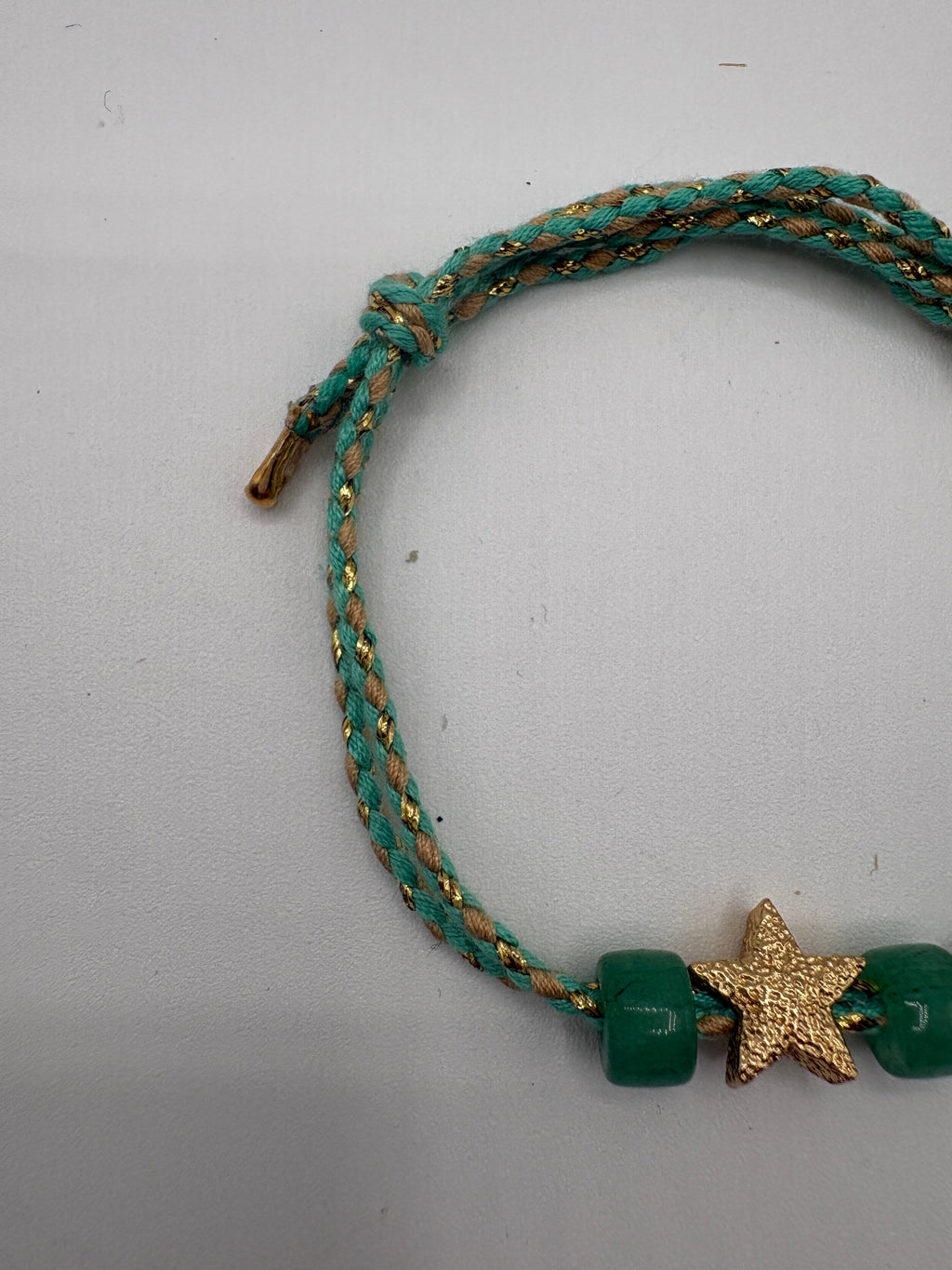 Bracciale beads colorati con stella dorata