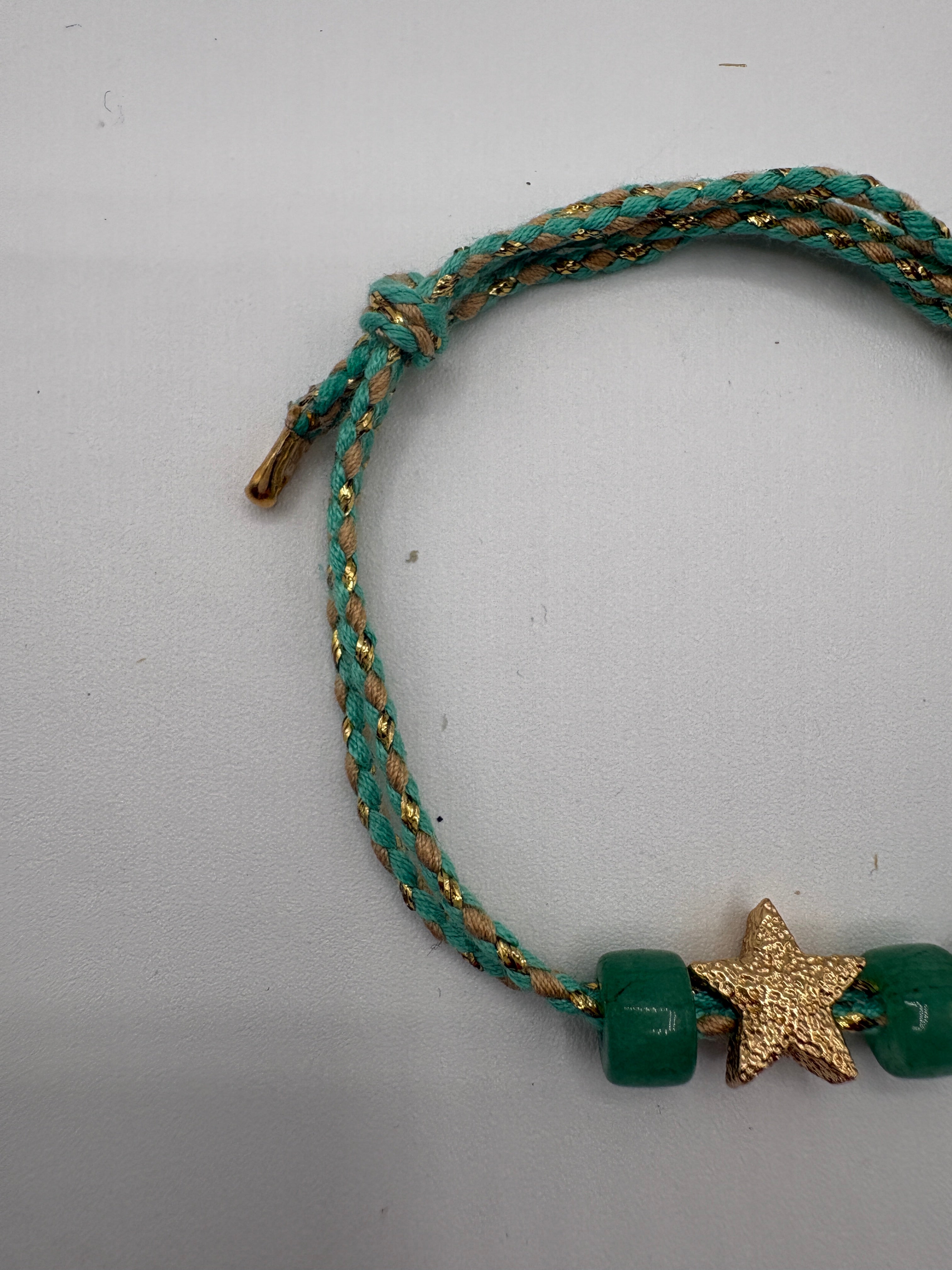 Bracciale beads colorati con stella dorata