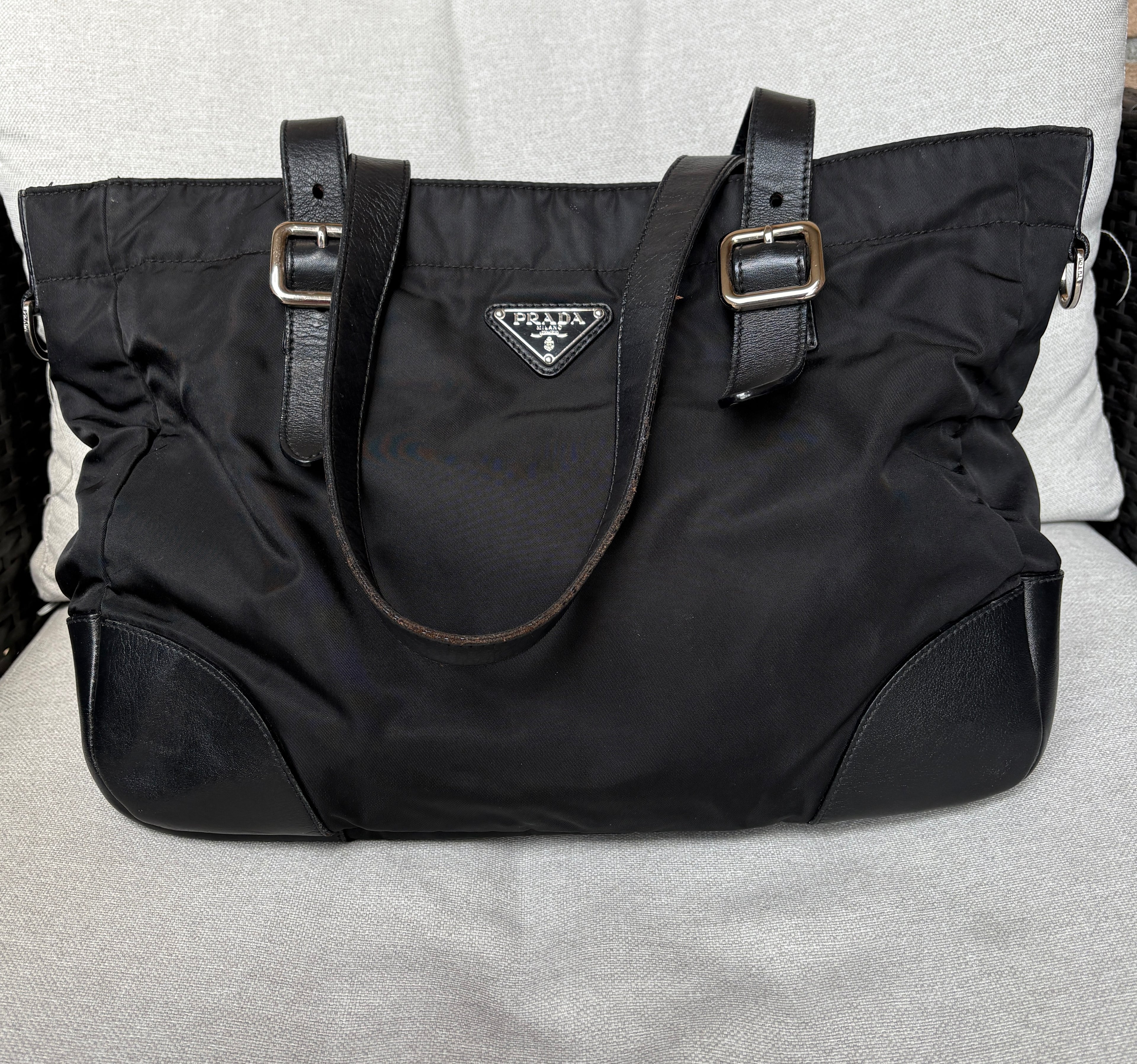 Prada shopping nera