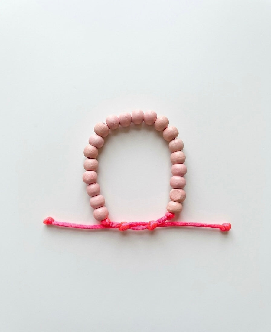 Bracciale con sfere in legno