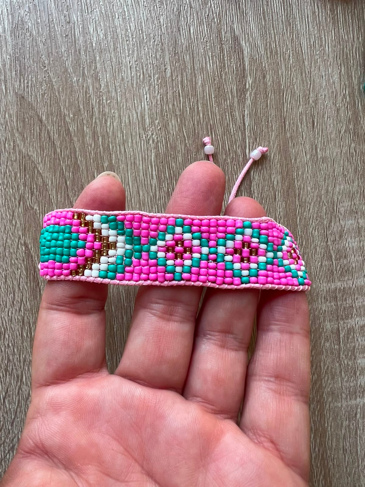 Bracciale in perline ricamato