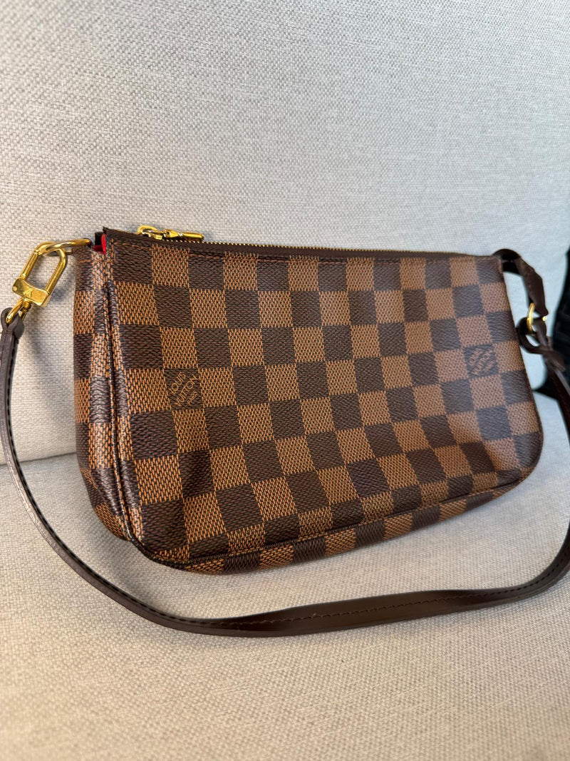 Louis Vuitton Pochette accessorie