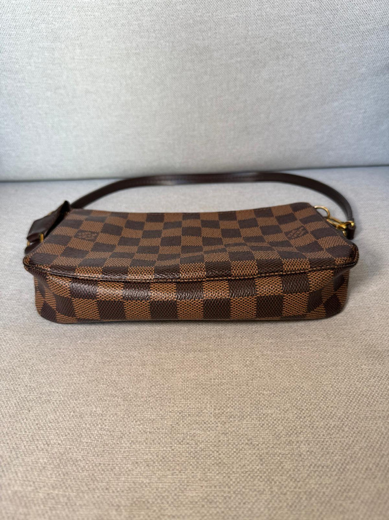 Louis Vuitton Pochette accessorie