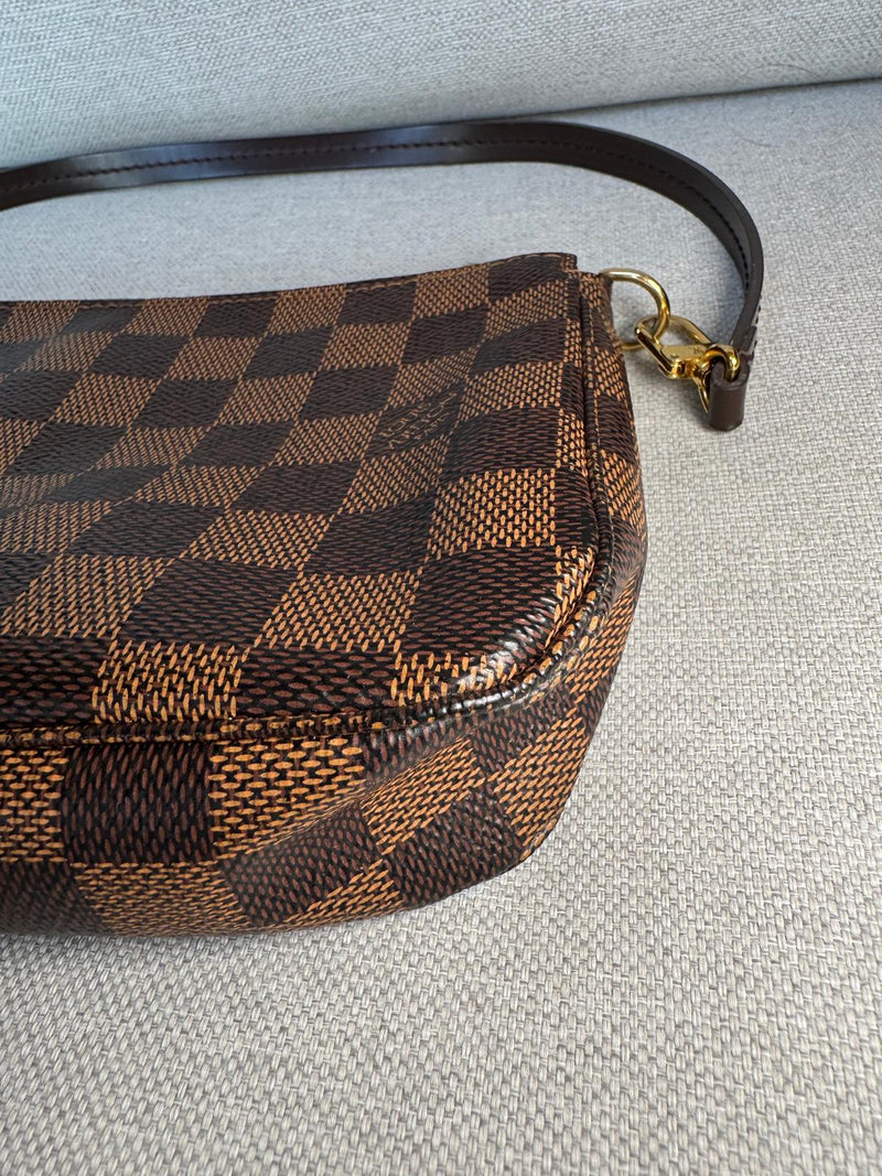 Louis Vuitton Pochette accessorie