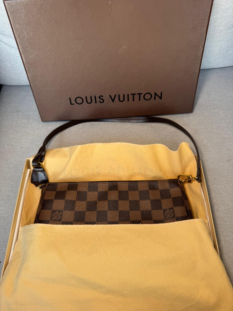 Louis Vuitton Pochette accessorie