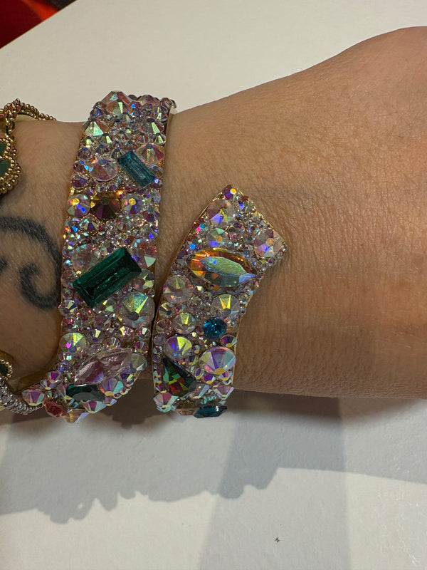 Bracciale rigido pieno di svarowsky