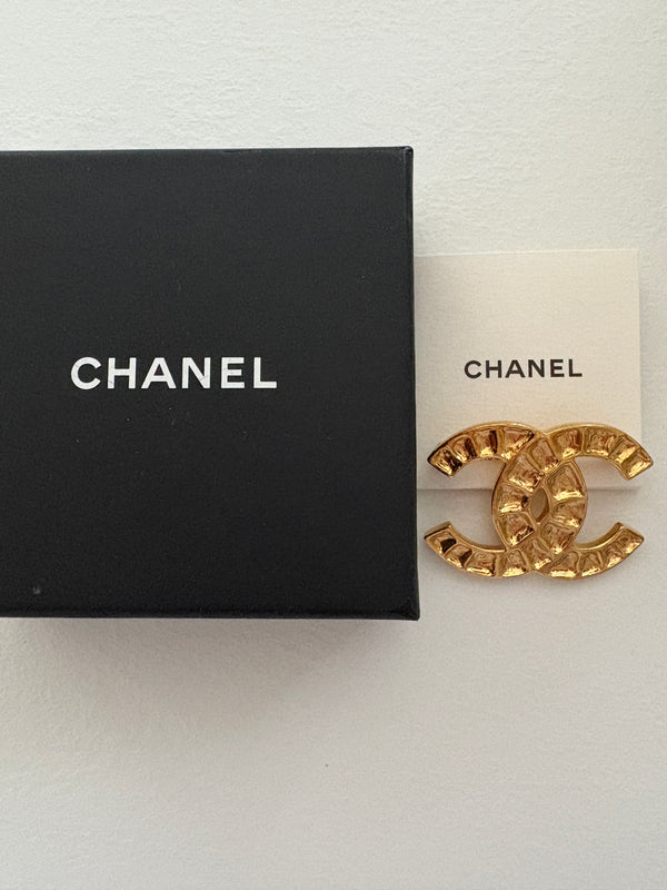 Chanel spilla