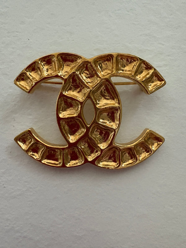 Chanel spilla