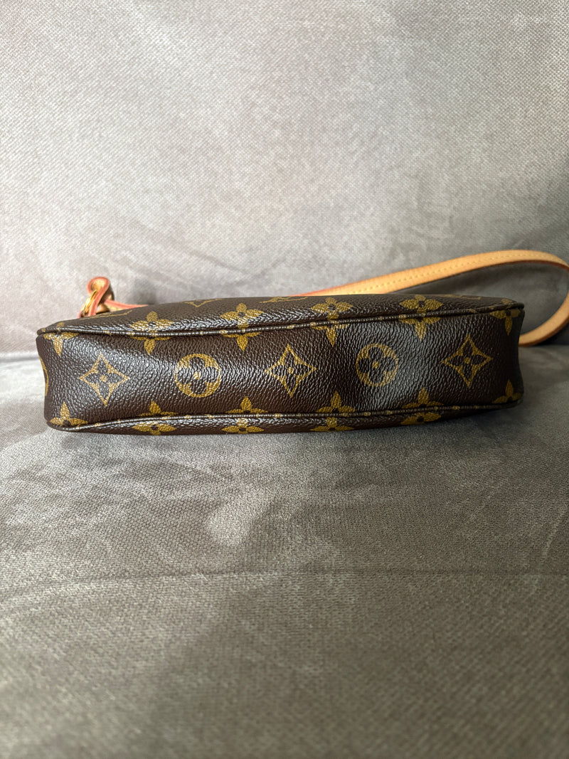 Louis Vuitton Pochette accessorie