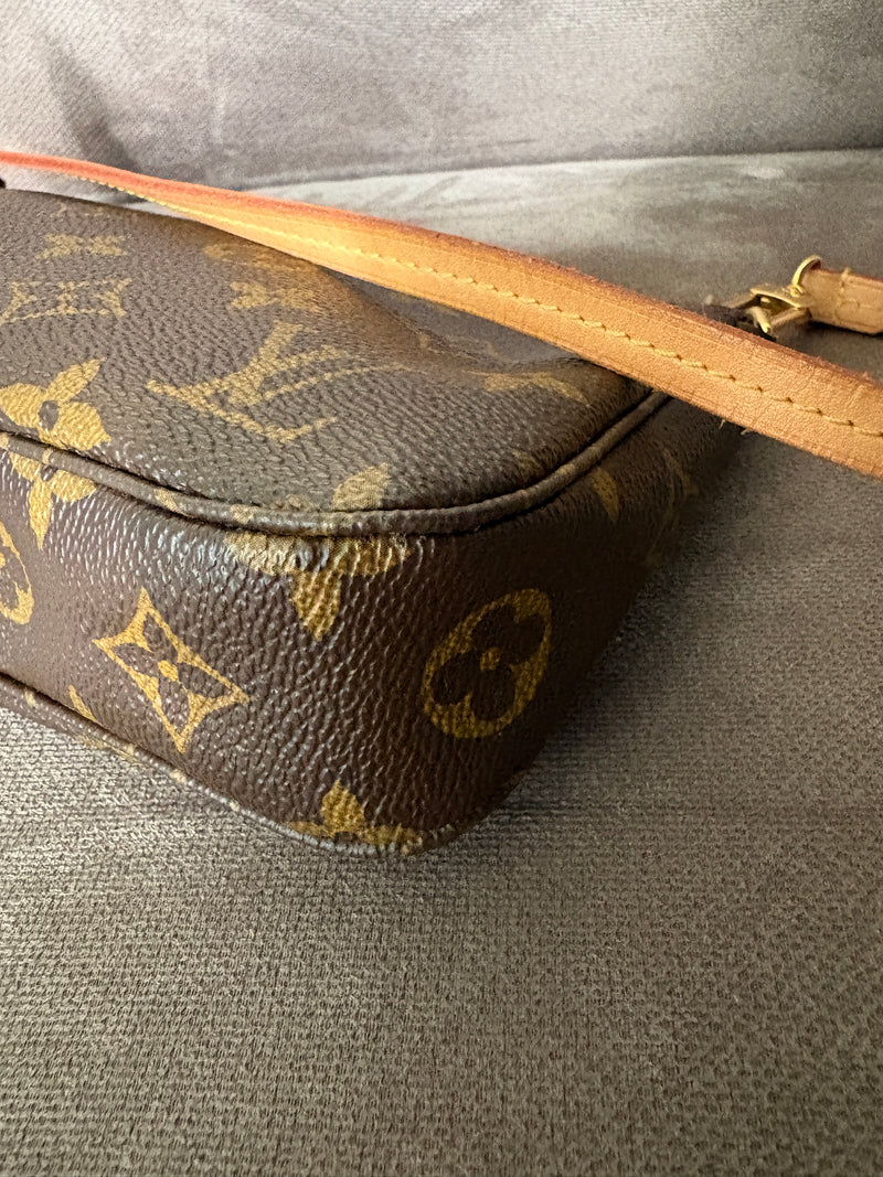 Louis Vuitton Pochette accessorie
