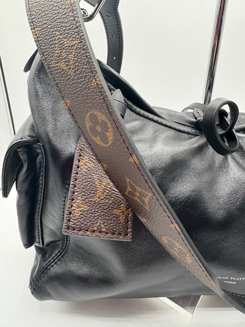Louis Vuitton carry all cargo vibe pm