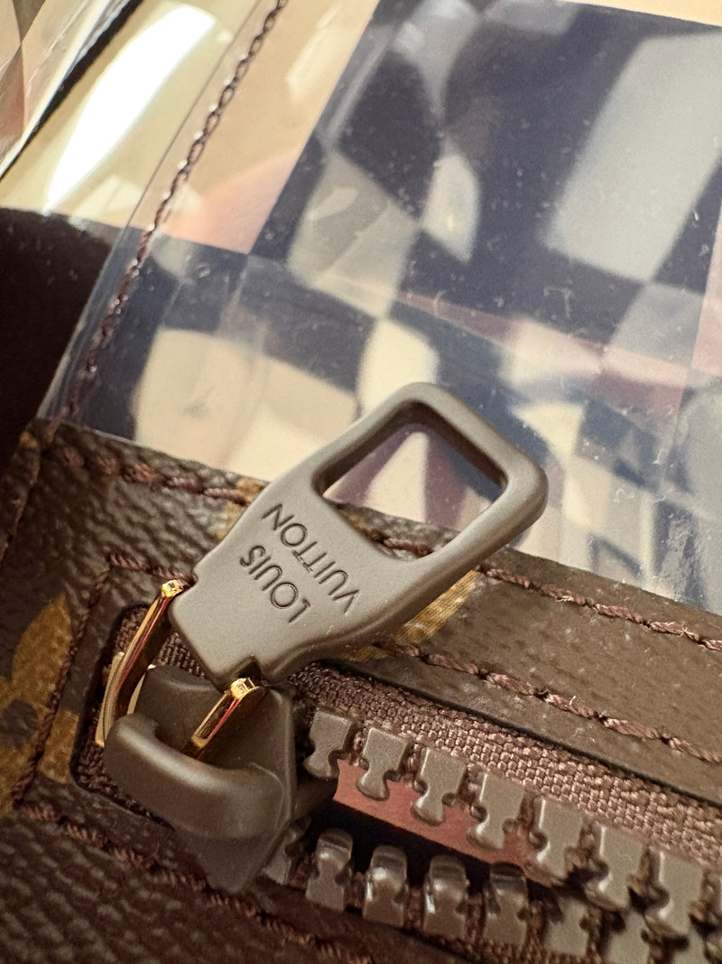 Louis Vuitton Sac plat