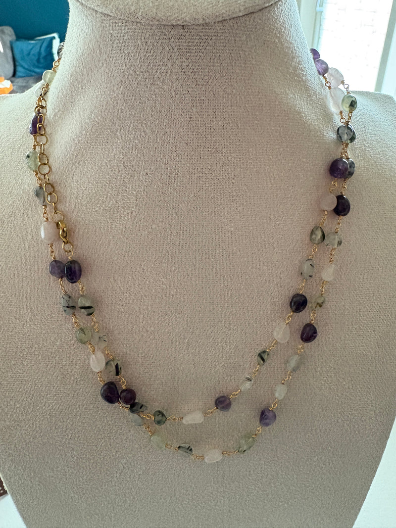 Collana con pietre colorate