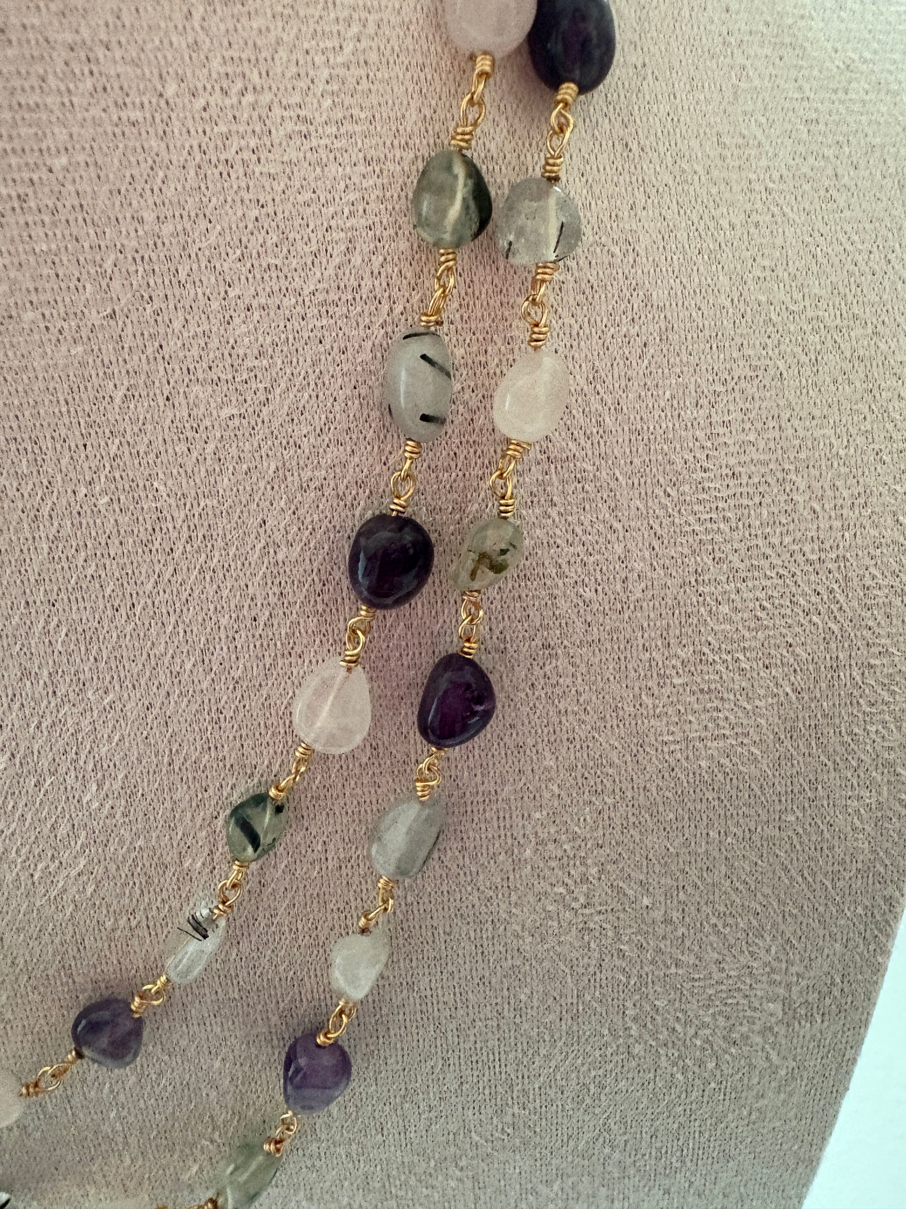 Collana con pietre colorate