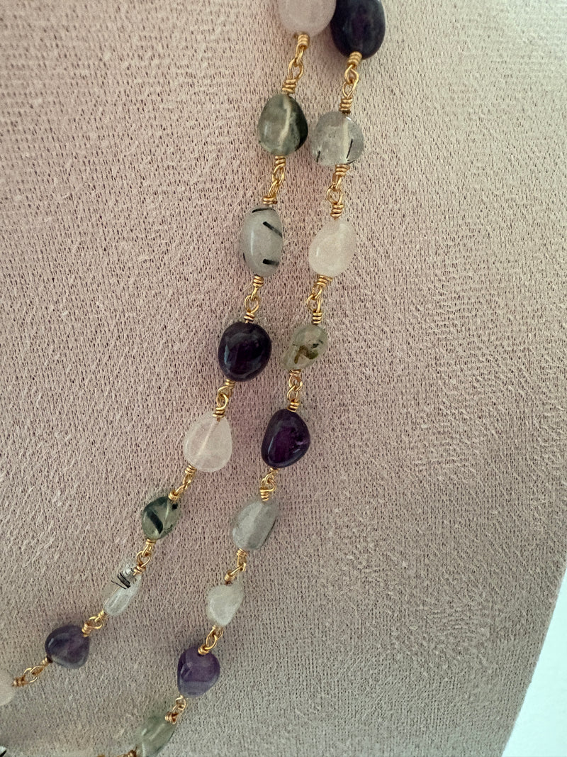 Collana con pietre colorate