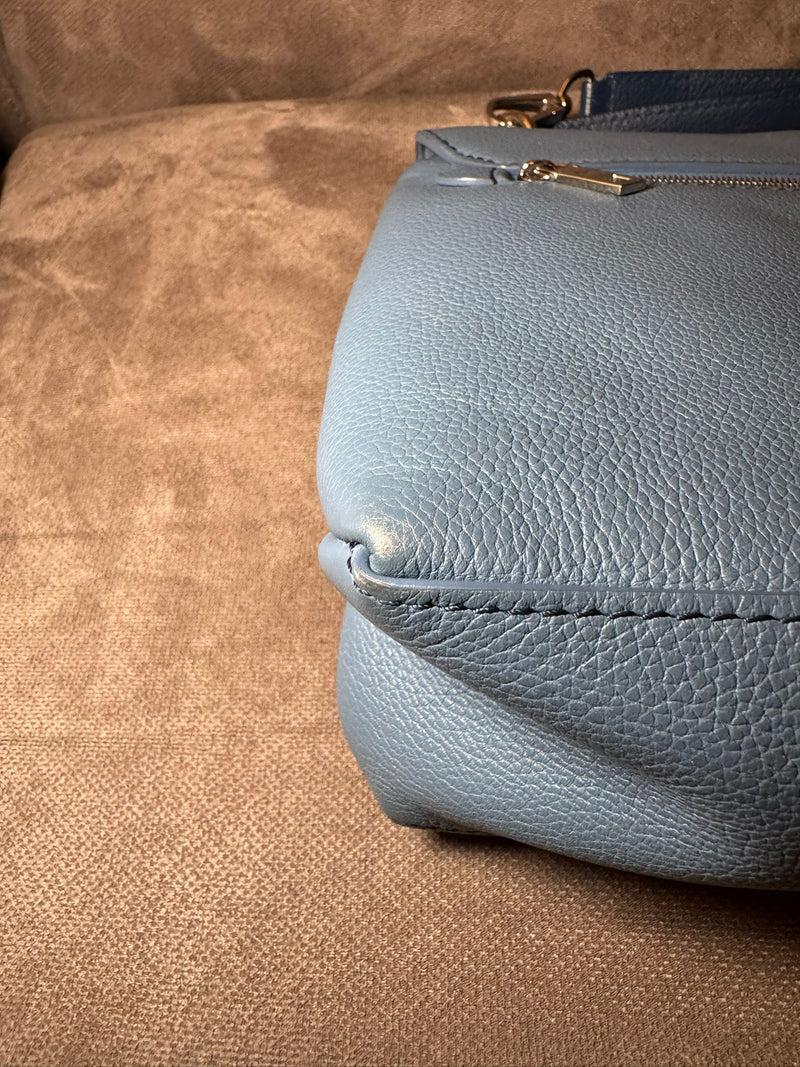 Louis Vuitton lock me