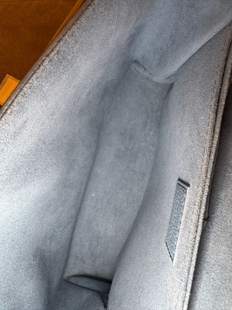 Louis Vuitton lock me